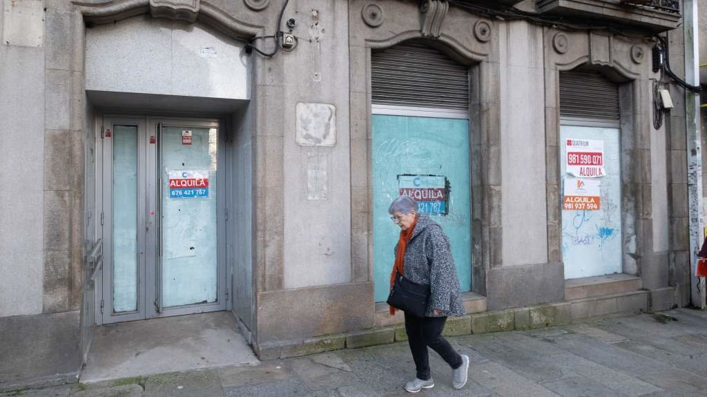 Un local fechado en Santiago. (Foto: Arxina)