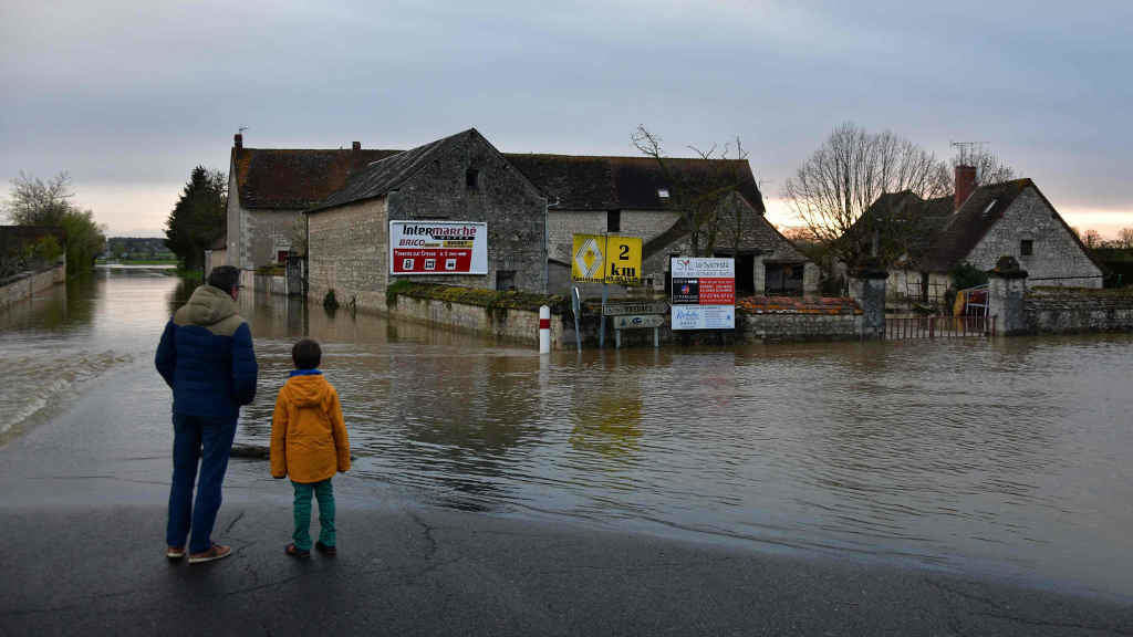 O aumento das inundacións, como as que padeceu Francia hai pouco máis dunha semana, tamén se relacionan coa alza das temperaturas. (Foto: Pascal Lachenaud / AFP / DPA)