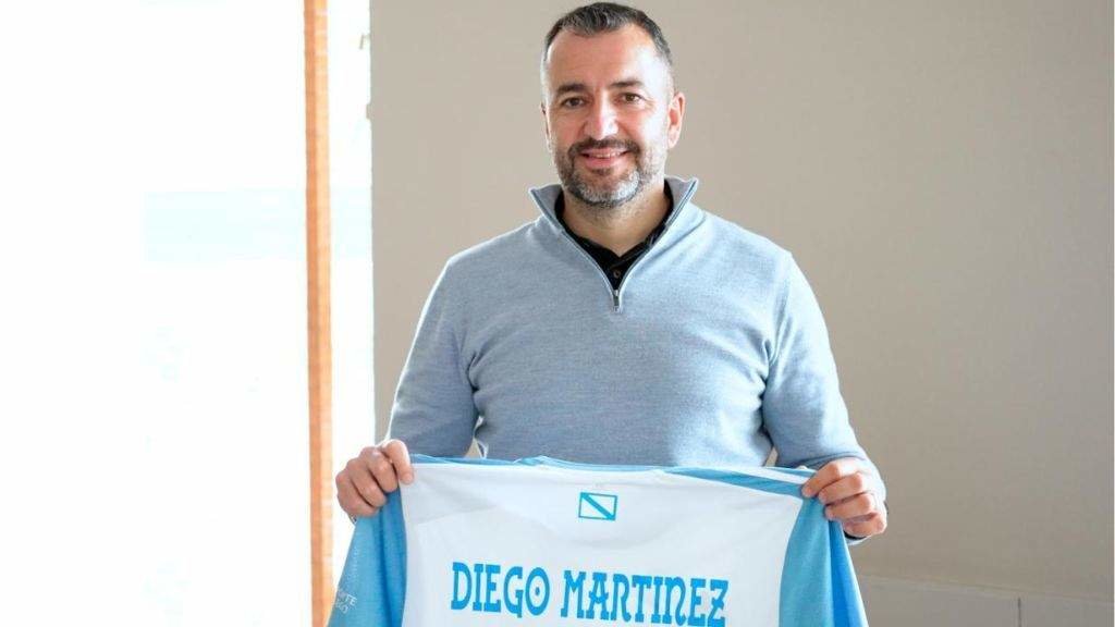 Antigo responsábel técnico de clubs como Espanyol ou o Olympiacos grego, Martínez síntese "honrado" por poder dirixir a Galiza. (Foto: RFGF)