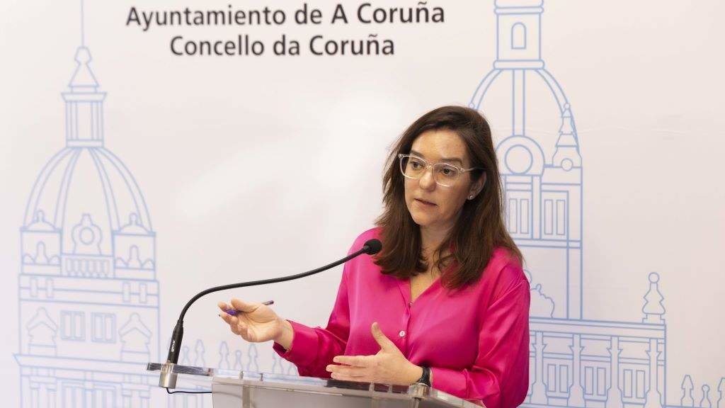 A alcaldesa da Coruña, Inés Rei, en rolda de prensa. (Foto: Andy Pérez)