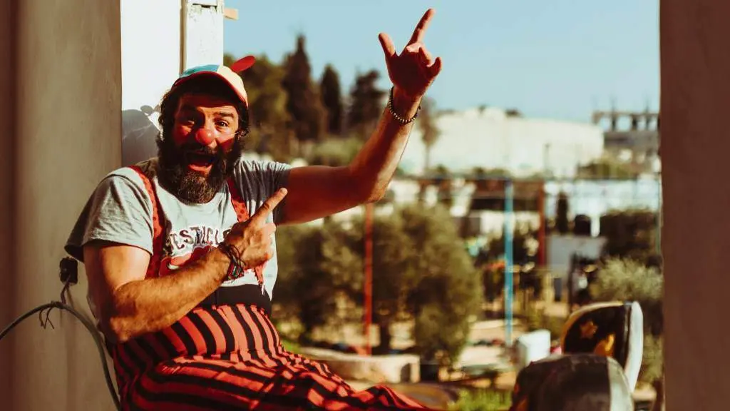 Iv&aacute;n Prado leva Pallasos en Rebeld&iacute;a polo mundo, inclu&iacute;ndo campamentos de refuxiadas (Foto: Pallasos en Rebeld&iacute;a).