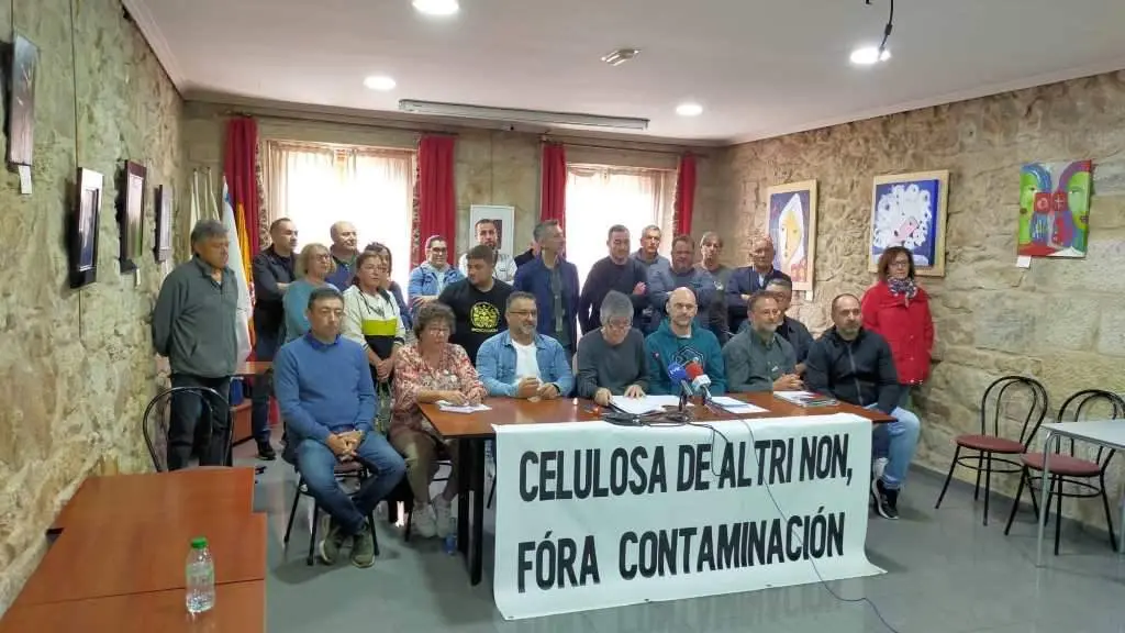 Rolda de prensa conxunta da PDRA e Ulloa Viva (Foto: N&oacute;s Diario).