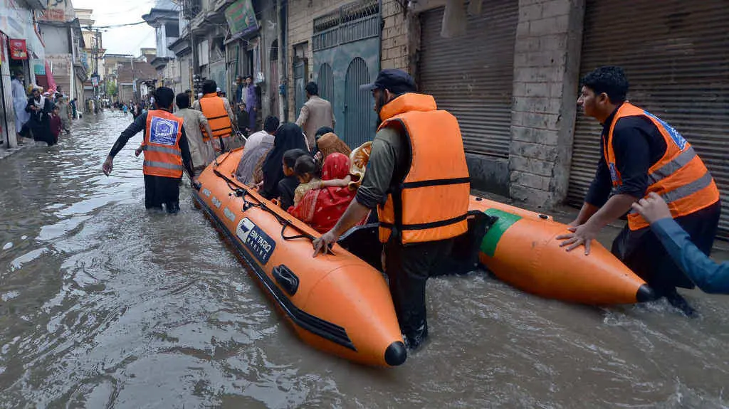 Inundaci&oacute;ns en Paquist&aacute;n a segunda feira. (Foto: PPI via ZUMA Press Wire / DPA v&iacute;a Europa Press)