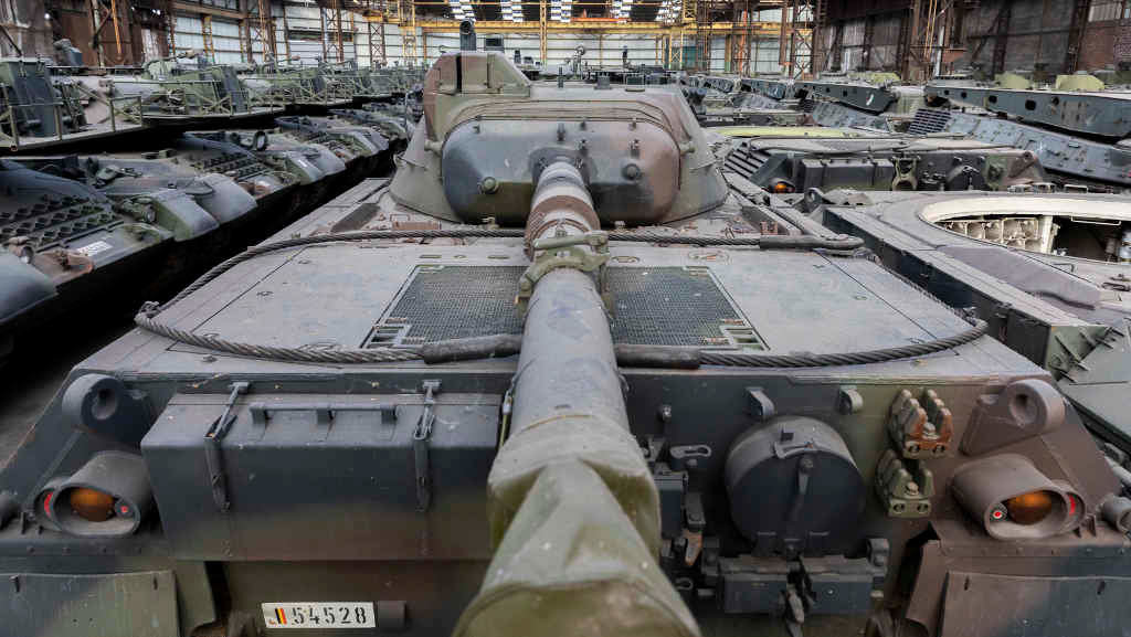 Tanques almacenados en Bélxica. (Foto: Nicolas Landemard/ Europa Press / Contacto)