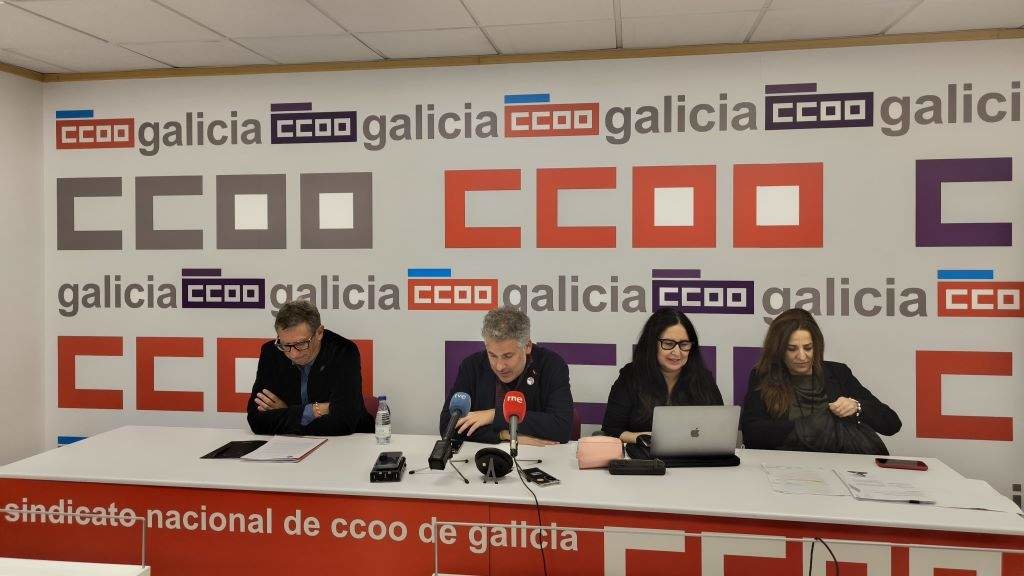 Pablo García, Borja Campos, Cuqui Vera e Nany Pizarro, representantes de CCOO-Ensino. (Foto: Europa Press).