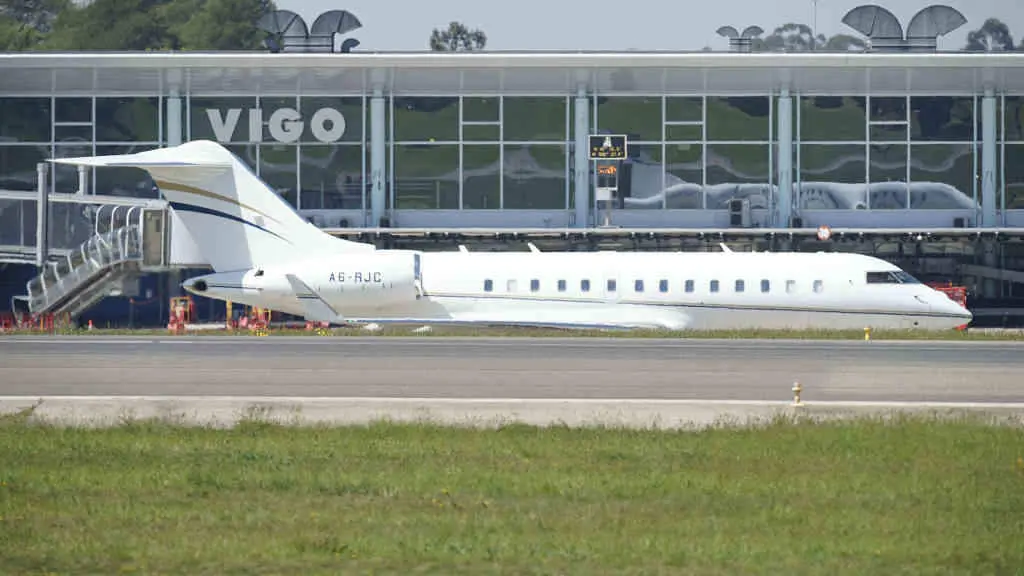 Un avi&oacute;n no aeroporto de Vigo (Foto: Javier V&aacute;zquez / Europa Press).