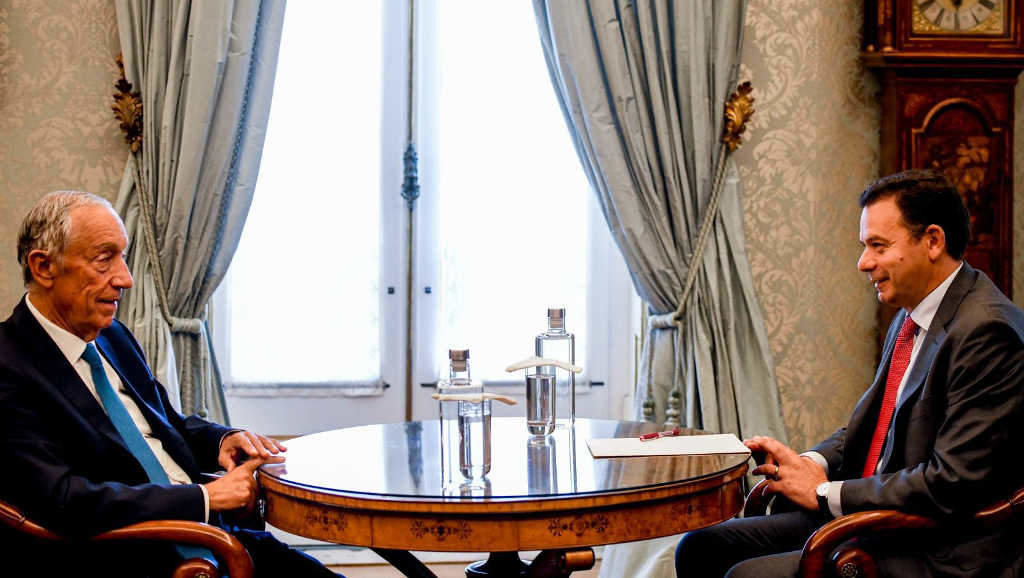 O presidente luso, R. de Sousa, co primeiro ministro Montenegro. (Foto: Nós Diario)