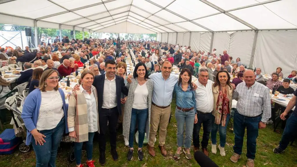 Paula Prado (no centro), este domingo en Poio. (Foto: N&oacute;s Diario)