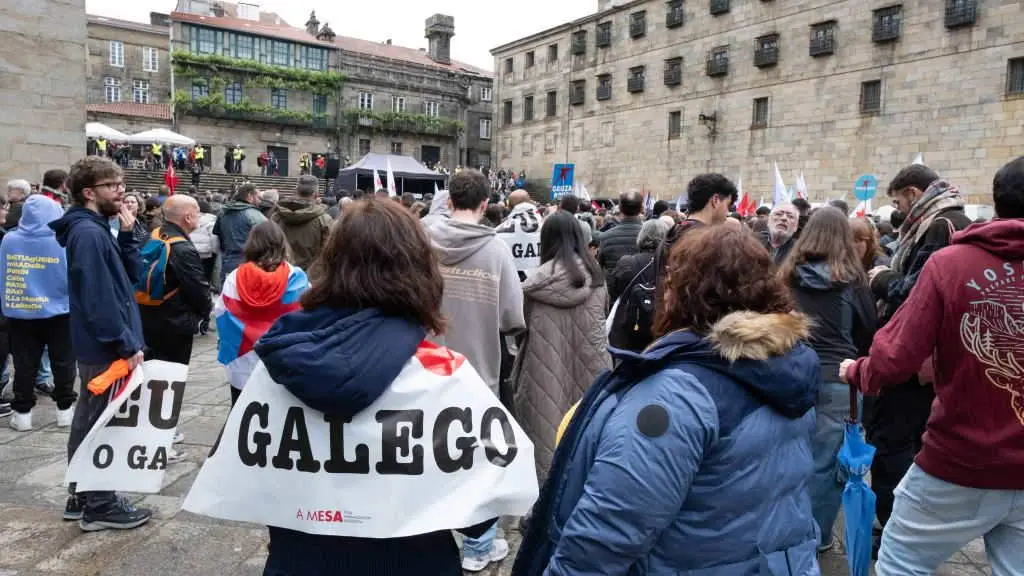 Manifestaci&oacute;n por 'un galego vivo' o pasado 17 de maio en Compostela con motivo do D&iacute;a Das Letras Galegas. (Foto: Arxina).