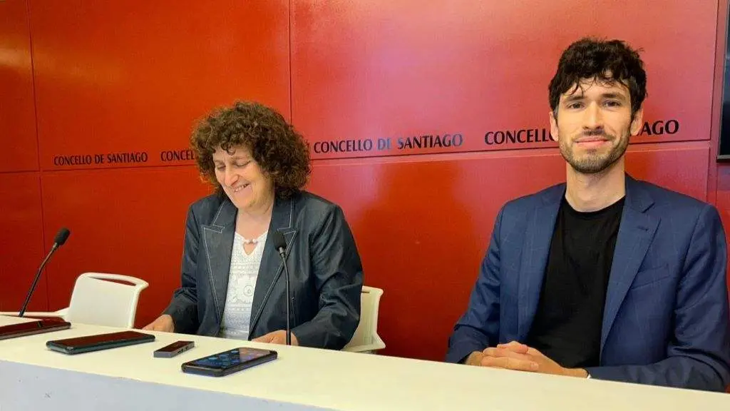 A alcaldesa compostel&aacute;, Goretti Sanmart&iacute;n, e o edil de Urbanismo, Iago Lesteg&aacute;s, esta terza feira, en rolda de prensa. (Foto: N&oacute;s Diario)