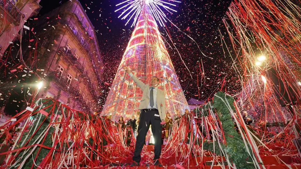 O alcalde de Vigo, Abel Caballero, acendeu o alumeado de Nadal o pasado 24 de novembro. (Foto: Javier V&aacute;zquez / Europa Press)