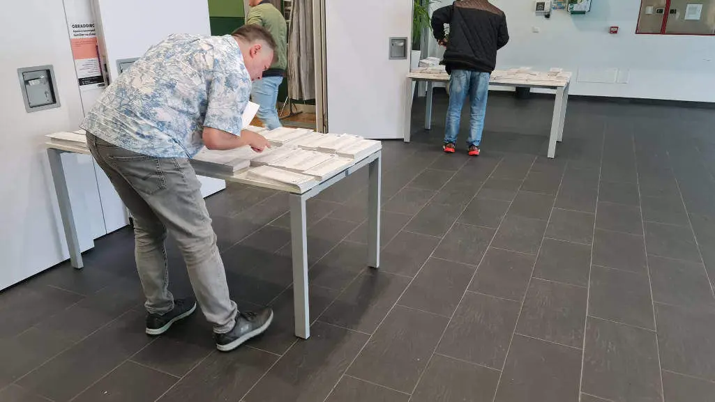Un colexio electoral da Coru&ntilde;a duranta as elecci&oacute;ns ao Parlamento Europeo (Foto: N&oacute;s Diario).
