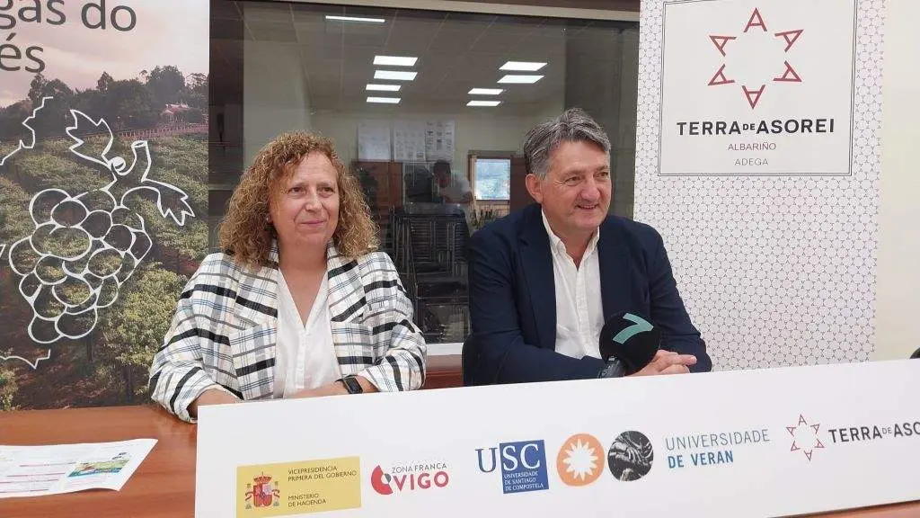 Elisa Rub&iacute; e Xos&eacute; Ram&oacute;n Dur&aacute;n-Roque, esta cuarta feira. (Foto: Adegas Terra de Asorei)