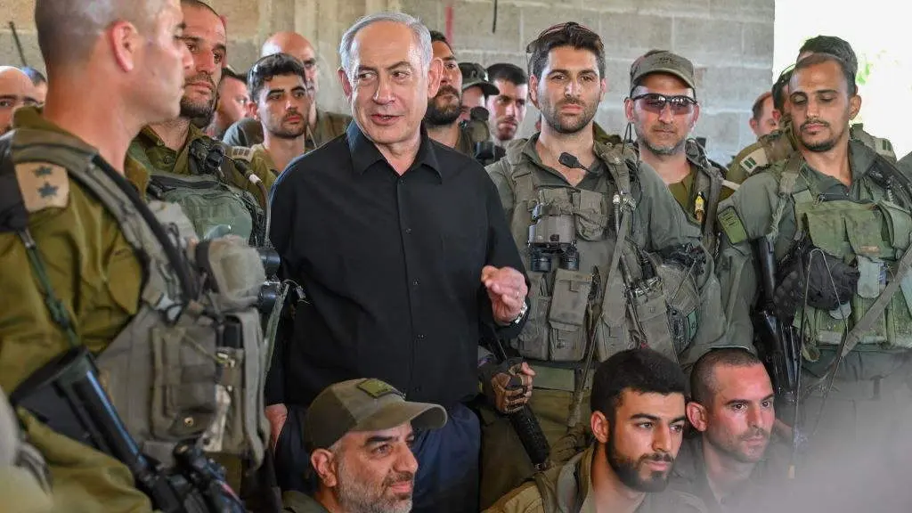 Benjam&iacute;n Netanyahu reuniuse o pasado 25 de xu&ntilde;o con soldados de reserva no norte de Israel. (Foto: Koby Gideon / GPO / dpa).