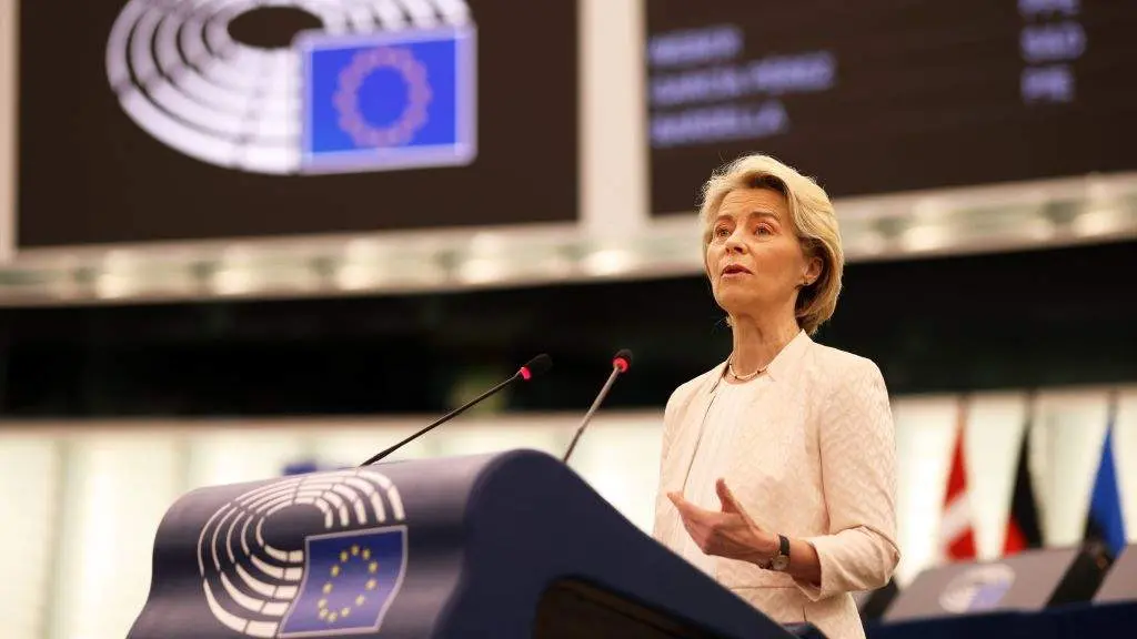 A presidenta da Comisi&oacute;n Europea, Ursula von der Leyen, intervindo esta quinta feira ante o pleno da Euroc&aacute;mara. (Foto: Philipp von Ditfurth / DPA v&iacute;a Europa Press)