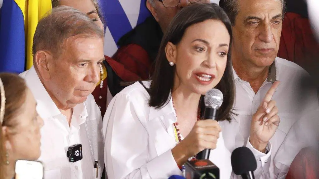 Edmundo Gonz&aacute;lez e Mar&iacute;a Corina Machado, esta segunda feira (Foto: Jeampier Arguinzones / DPA v&iacute;a Europa Press).