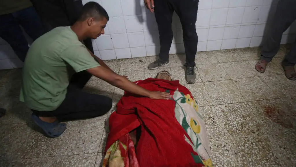 Despedida dunha v&iacute;tima de Israel en Gaza. (Foto: Ali Hamad / Zuma Press / ContactoPhoto)
