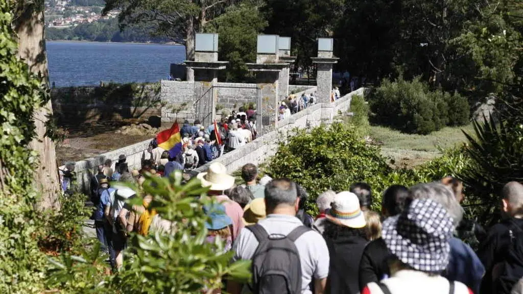 Homenaxe nacional &aacute;s v&iacute;timas da represi&oacute;n franquista na Illa de San Sim&oacute;n o pasado 21 de xullo. (Foto: Lucenza-Ateneo de Nigr&aacute;n).
