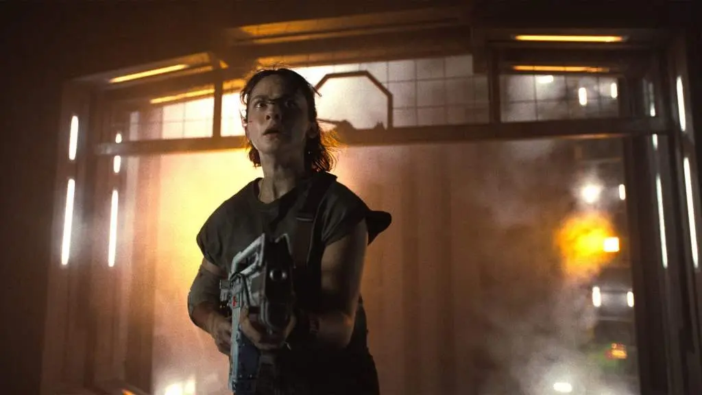 Cailee Spaeny interpreta Rain.