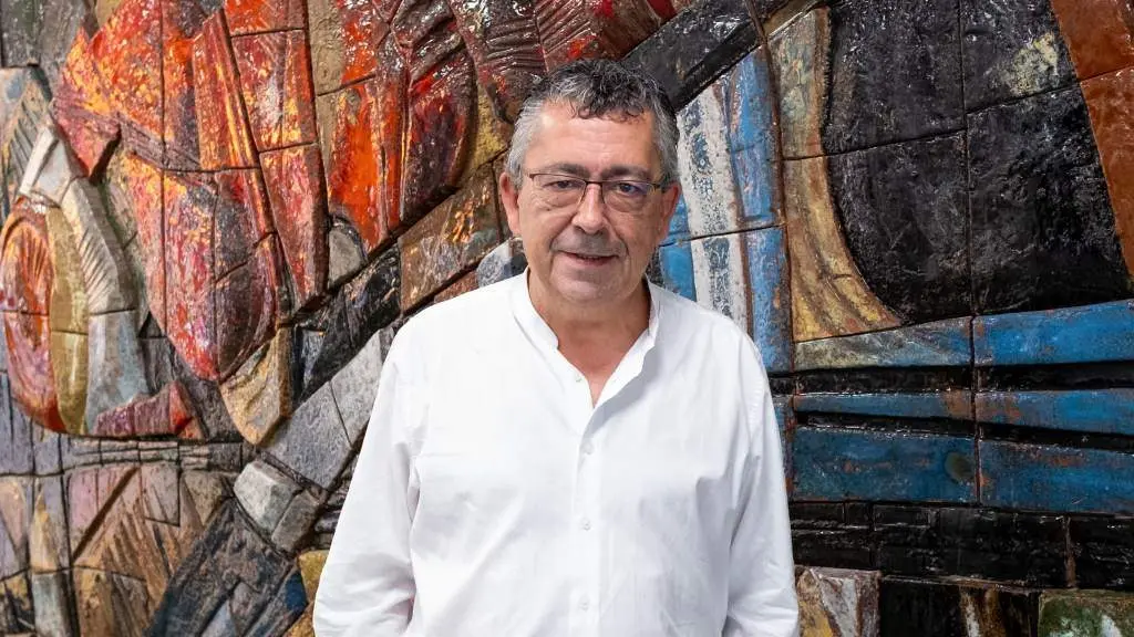 O doutor Edelmiro L&oacute;pez na Facultade de Ciencias Econ&oacute;micas da USC. (Foto: Arxina)