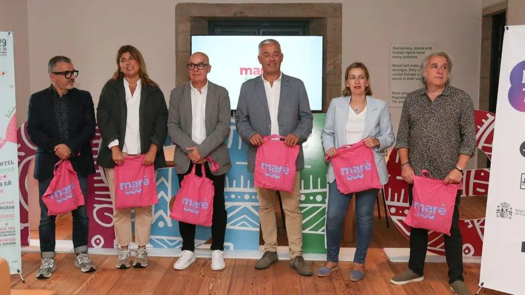 R&oacute;mulo Sanjurjo, Loreto Rodr&iacute;guez, Xos&eacute; Regueira, Valent&iacute;n Garc&iacute;a, Miriam Louzao e V&iacute;tor Belho, esta cuarta feira. (Foto: Deputaci&oacute;n da Coru&ntilde;a)