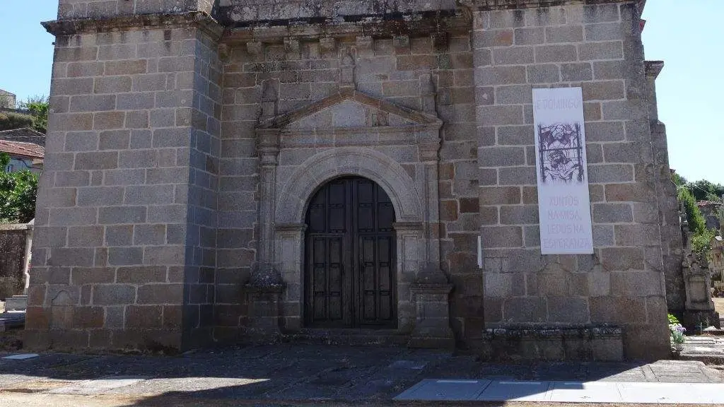 Igrexa_Mugares,_To&eacute;n