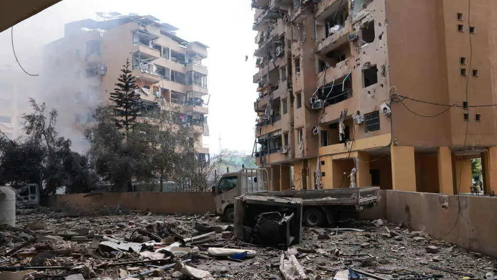 Efecto dun ataque israel&iacute; contra a capital do L&iacute;bano, Beirut, o 2 de outubro de 2024. (Foto:  Sylvain Rostaing / Zuma Press / ContactoPhoto)