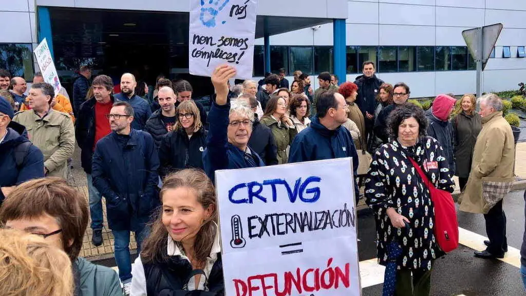 Traballadoras da CRTVG en folga este 7 de outubro. (Foto: N&oacute;s Diario)