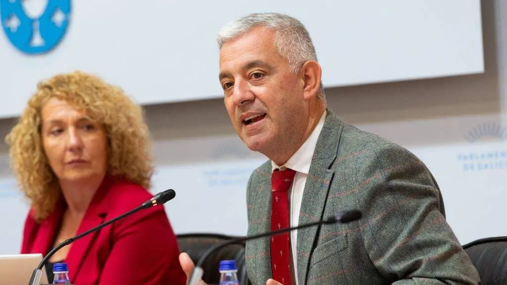 Valent&iacute;n Garc&iacute;a, na Comisi&oacute;n de Educaci&oacute;n e Cultura do Parlamento da Galiza.