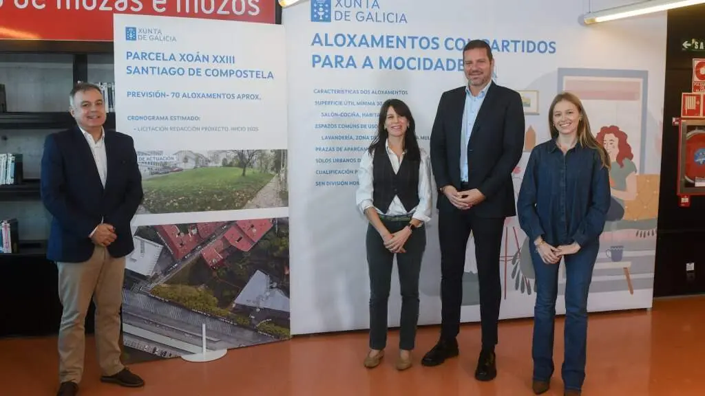A conselleira de Vivenda e Planificaci&oacute;n de Infraestruturas, Mar&iacute;a Mart&iacute;nez Allegue, e o conselleiro de Cultura, Lingua e Xuventude, Jos&eacute; L&oacute;pez Campos (no centro), esta terza feira. (Foto: Xunta da Galiza)