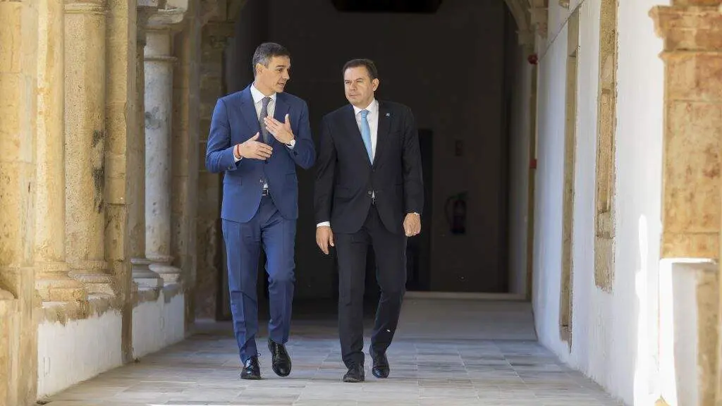 O presidente do Goberno espa&ntilde;ol, Pedro S&aacute;nchez, e o primeiro ministro luso, Lu&iacute;s Montenegro, esta cuarta feira. (Foto: Alberto D&iacute;az / Europa Press)
