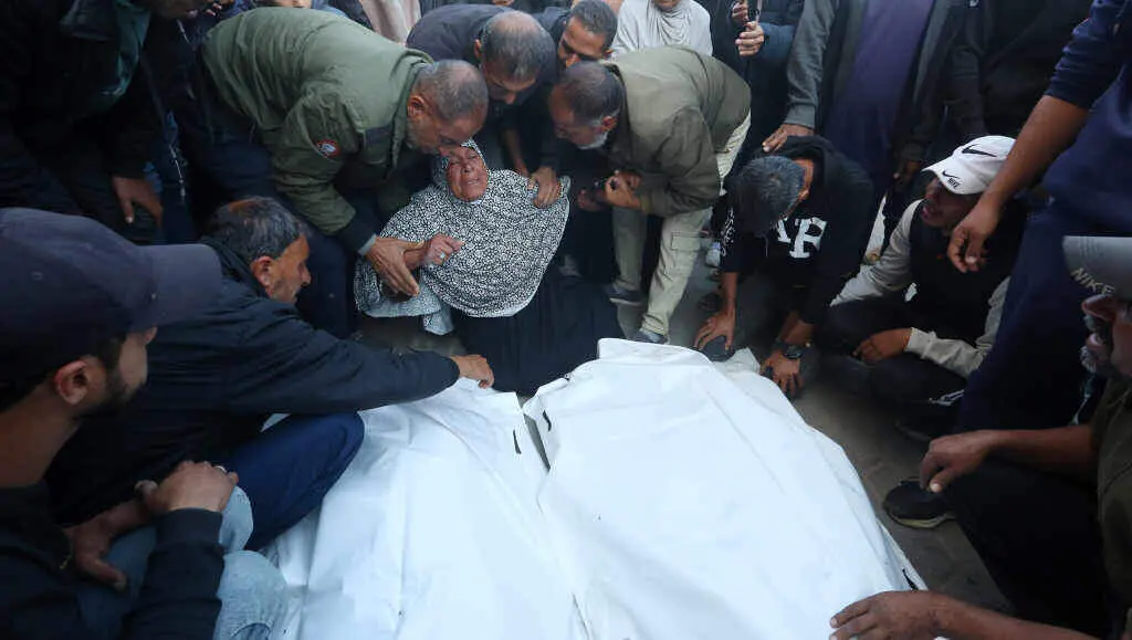 Gazat&iacute;s asasinadas en bombardeos sionistas en novembro de 2024. (Foto: Omar Ashtawy Apaimages / Zuma Press / ContactoPhoto)