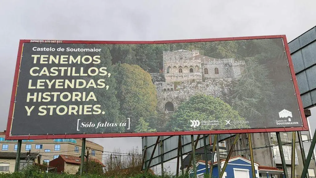 Valado publicitario da Deputaci&oacute;n de Pontevedra situado na N-550 ao seu paso por Arcade, en Soutomaior (comarca de Vigo). (Foto: N&oacute;s Diario)