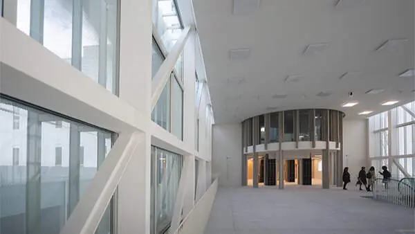 Entrada aos xulgados na cidade de Vigo. (Foto: ICPV)