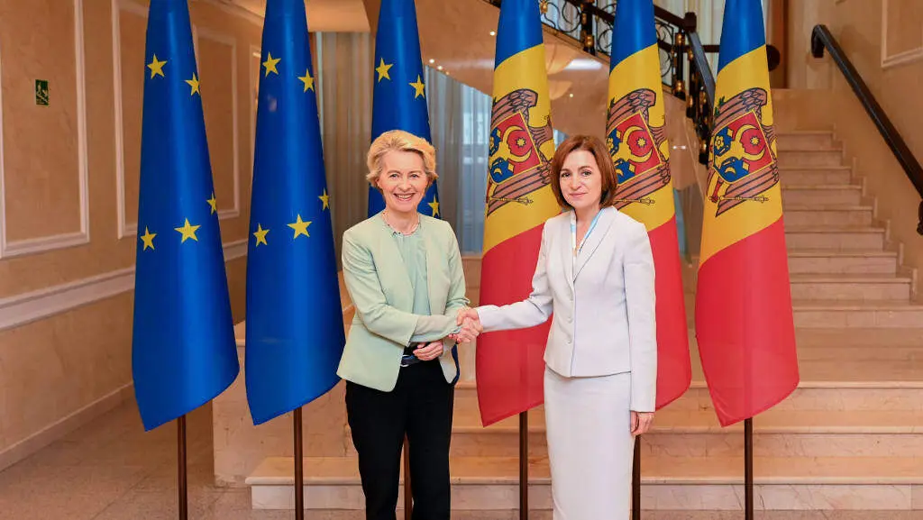 A mandataria moldova, Sandu, coa presidenta da Comisi&oacute;n Europea, von der Leyen, o 10 de outubro de 2024 antes dunha reuni&oacute;n en Chisinau. (Foto: Dati Bendo / European Commission / d / DPA v&iacute;a Europa Press)