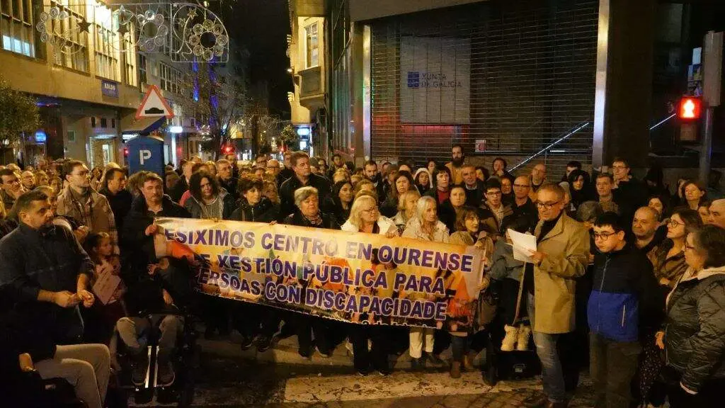 Concentraci&oacute;n onte en Ourense para protestar contra a privatizaci&oacute;n do centro de discapacidade. (Foto: N&oacute;s Diario)