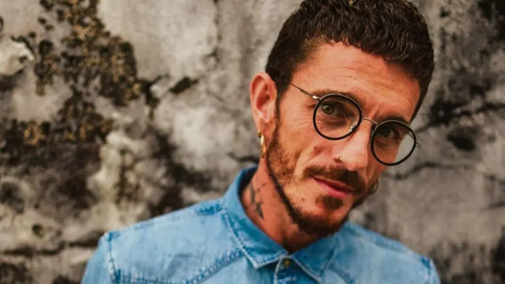 O poeta Samuel Merino. (Foto: Alex Sobrino)