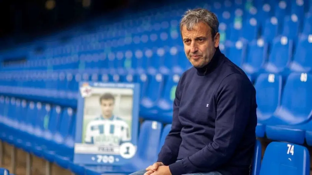 O hist&oacute;rico capit&aacute;n do 'SuperD&eacute;por', Fran Gonz&aacute;lez, na bancada de Riazor. (Foto: RC Deportivo)