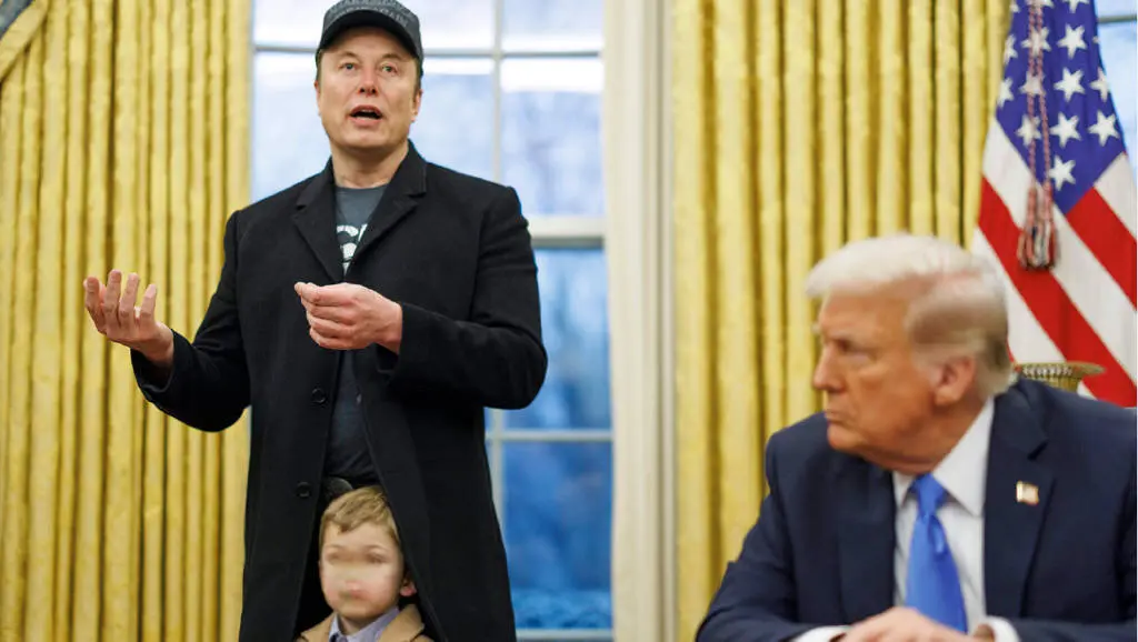Elon Musk co seu fillo, X &AElig; A-12 Musk, e Donald Trump, presidente dos Estados Unidos, o 11 de febreiro de 2025. (Foto: Aaron Schwartz / Zuma Press / Contactophoto)
