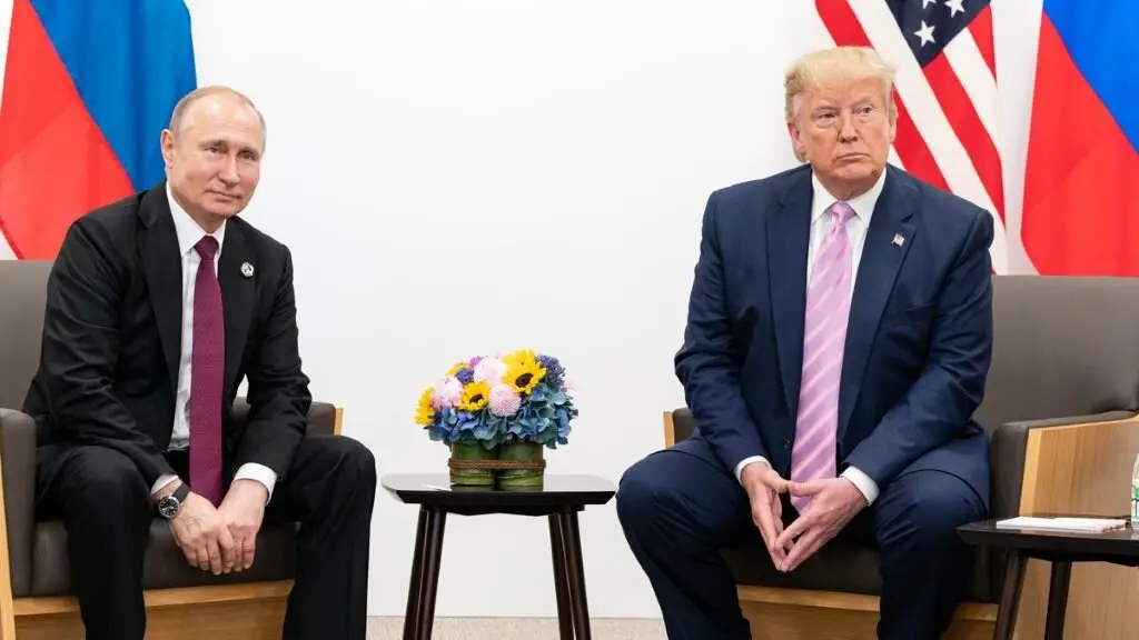 Vladimir Putin e Donald Trump, xuntos en 2019. (Foto: Europa Press / Contacto / White House)