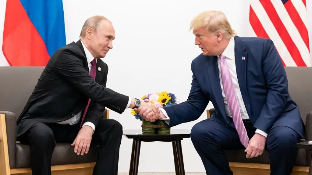 Vladimir Putin e Donald Trump, xuntos en 2019. (Foto: Europa Press / Contacto / White House)