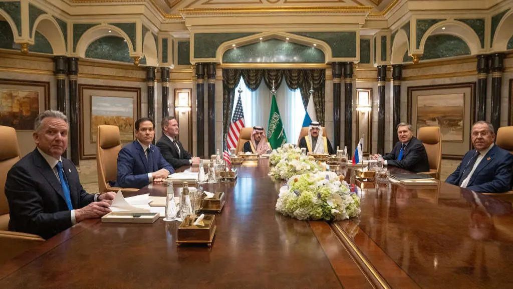Witkoff, Rubio e Waltz dos Estados Unidos, Faisal e al-Aiban por parte da mediaci&oacute;n saudita e Ushakov e Lavrov de Rusia, o 18 de febreiro de 2025 en Riad (Arabia Saudita). (Foto:
Freddie Everett / Departamento de Estado dos EUA / DPA v&iacute;a Europa Press)