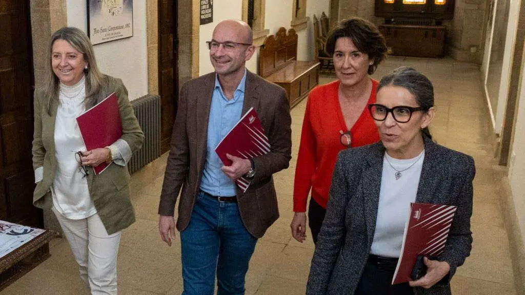 Mila Castro, Gonzalo Mu&iacute;&ntilde;os, Marta &Aacute;lvarez e Mercedes Ros&oacute;n. (Foto: Arxina)
