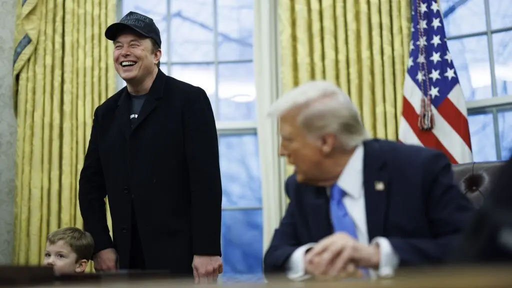 Elon Musk e Donald Trump no Despacho Oval o pasado 11 de febreiro. (Foto: Aaron Schwartz / Zuma Press / ContactoPhoto)