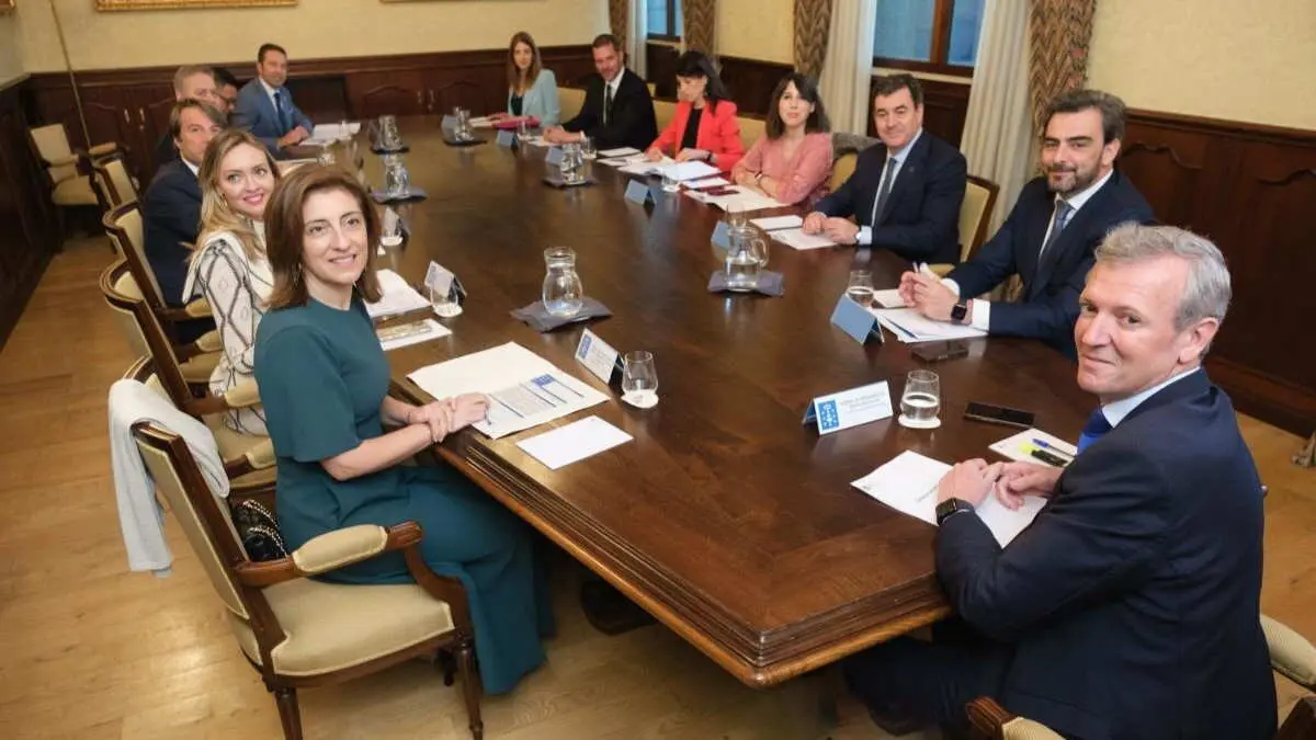 Alfonso Rueda, coas conselleiras e conselleiros do Goberno galego. (Foto: Xunta da Galiza)