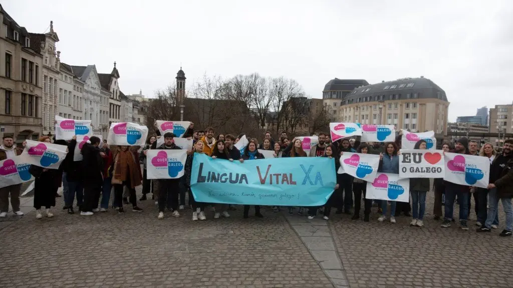 Concentraci&oacute;n de Queremos Galego, este s&aacute;bado, en Bruxelas. (Foto: N&oacute;s Diario)