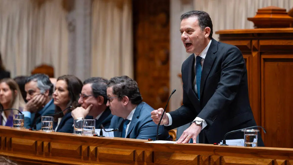 O primeiro ministro portugu&eacute;s, Lu&iacute;s Montenegro, o 11 de marzo de 2025 na Assembleia da Rep&uacute;blica. (Foto: Grupo Parlamentario do PSD)