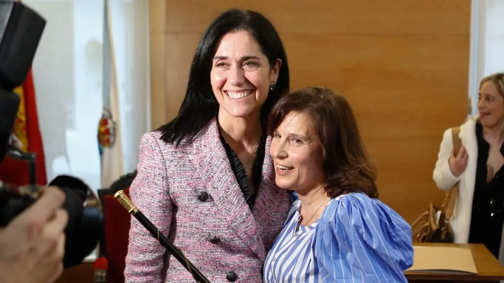 Paula Prado e Mari&ntilde;a Gueimunde o pasado 7 de marzo no pleno no que se debateu a moci&oacute;n de censura que quitou a Alcald&iacute;a &aacute; socialista Mar&iacute;a Loureiro. (Foto: Carlos Castro / Europa Press)