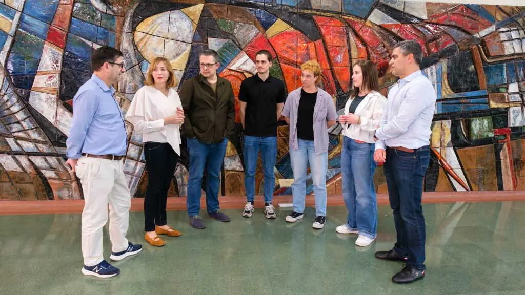 Nogueira, Regueiro, Verdes, Alonso, Paz, Nande e Teixeira investigan o impacto da e&oacute;lica en Canarias. (Foto: Arxina)