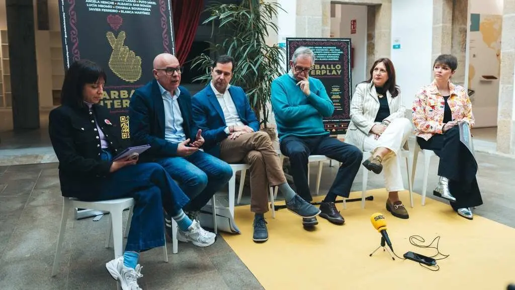 Sonia M&eacute;ndez, Xos&eacute; Regueira, Jacobo Sutil, Evencio Ferreiro, Natividade Gonz&aacute;lez e Andrea Villa, onte na presentaci&oacute;n. (Foto: Carballo Interplay)